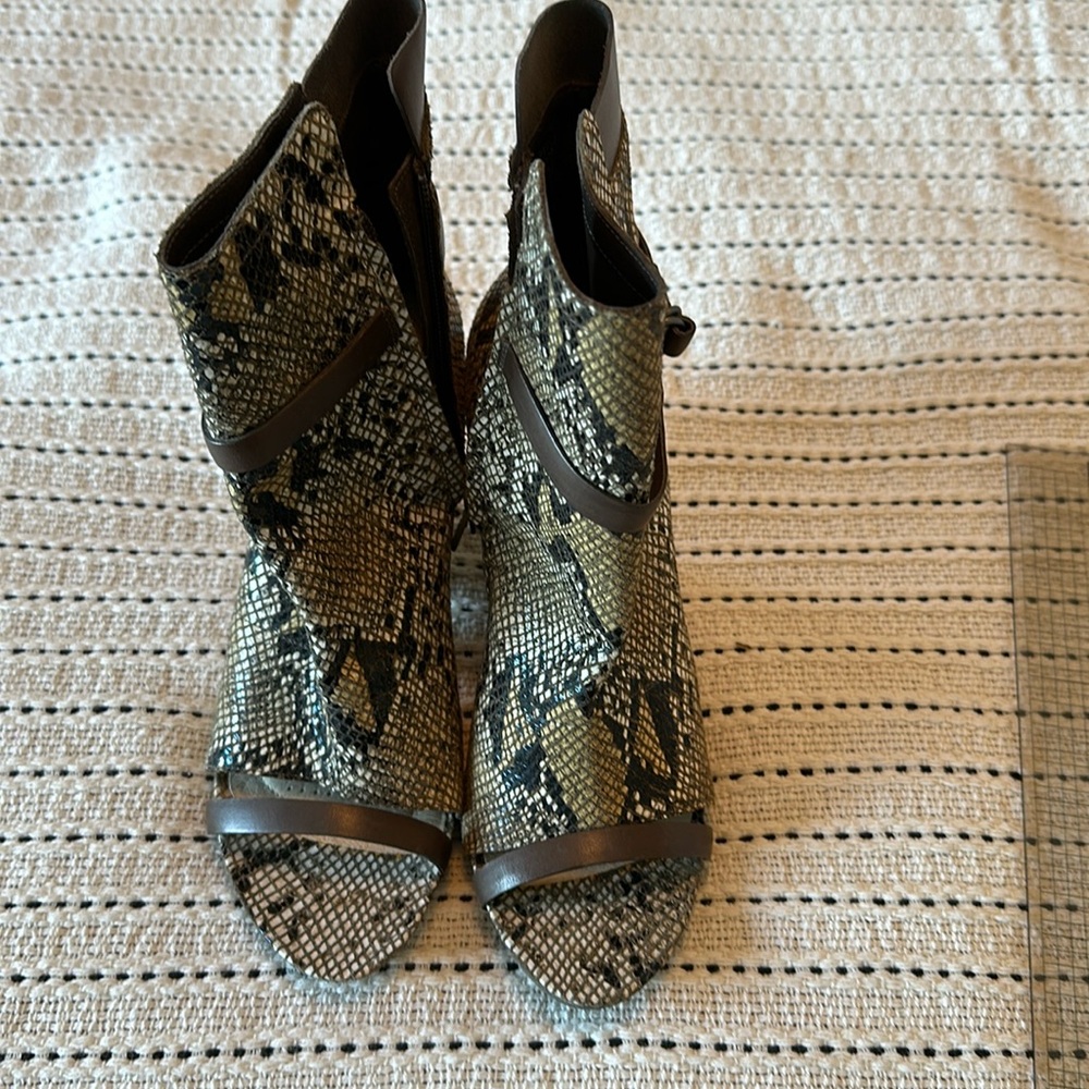 Tsubo boots